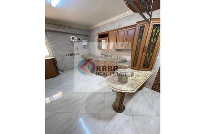 Duplex - 4 Bedrooms - 5 Bathrooms for rent in 9th District - Sheikh Zayed City - Giza
