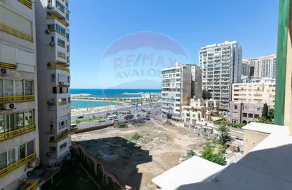 شقة - 4 غرف نوم - 3 حمامات للبيع في زيزينيا - حي شرق - الاسكندرية