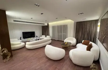 Villa - 5 Bedrooms - 4 Bathrooms for rent in Madinaty - Cairo