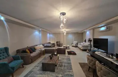 Apartment - 3 Bedrooms - 2 Bathrooms for rent in Zahraa El Maadi - Hay El Maadi - Cairo
