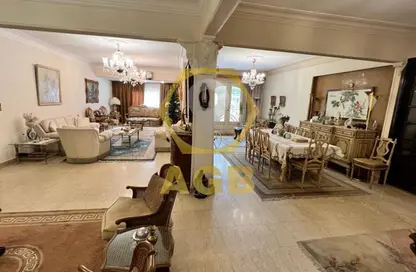 Apartment - 4 Bedrooms - 2 Bathrooms for sale in Ismail Mohamed St. - Zamalek - Cairo