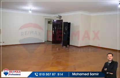 Apartment - 3 Bedrooms - 3 Bathrooms for sale in Alam Al Din St. - Sporting - Hay Sharq - Alexandria