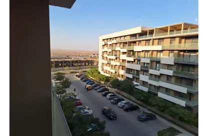 شقة - 3 غرف نوم - 3 حمامات للايجار في كمبوند البروج - كمبوندات الشروق - مدينة الشروق - القاهرة