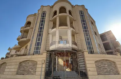 فيلا - 8 غرف نوم - 8 حمامات للبيع في الحي 300 - التوسعات الشمالية - مدينة 6 أكتوبر - الجيزة