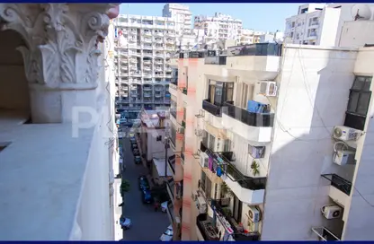شقة - 3 غرف نوم - 2 حمامات للبيع في شارع الاقبال - لوران - حي شرق - الاسكندرية