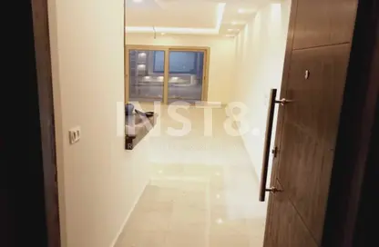 شقة - 3 غرف نوم - 3 حمامات للايجار في جاليريا  مون فالى - المستثمرين الجنوبية - مدينة القاهرة الجديدة - القاهرة