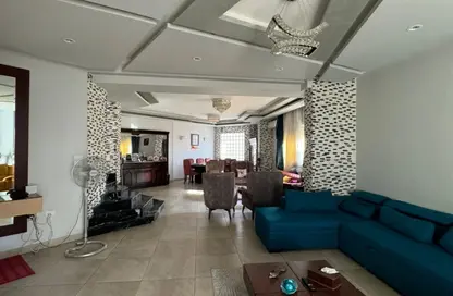Apartment - 5 Bedrooms - 3 Bathrooms for sale in 1st Neighborhood - 2nd District East - Shorouk City - Cairo