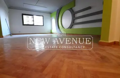 Office Space - Studio - 1 Bathroom for rent in Abdel Razek Al Sanhouri St. - 6th Zone - Nasr City - Cairo