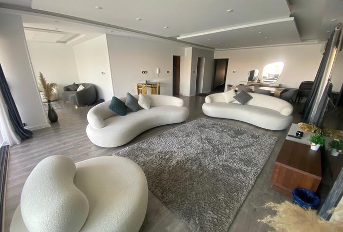 8318882 - Property Image 2