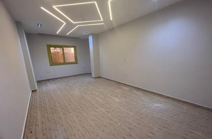 Apartment - 3 Bedrooms - 2 Bathrooms for sale in Abou El Houl - New Cairo City - Cairo