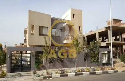 Villa - 6 Bedrooms - 4 Bathrooms for sale in 2nd District East - Shorouk City - Cairo