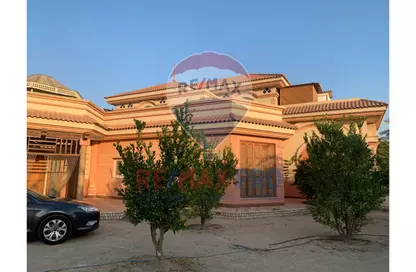 Villa - 5 Bedrooms - 4 Bathrooms for sale in Gamaiet Ahmed Orabi - Obour City - Qalyubia