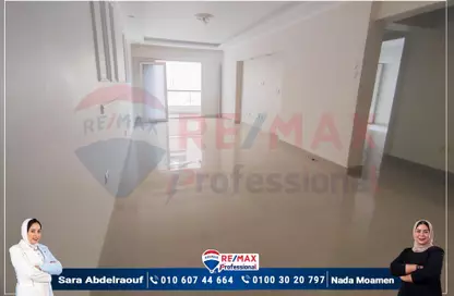 Apartment - 3 Bedrooms - 2 Bathrooms for sale in Al Nasr St. - Smouha - Hay Sharq - Alexandria