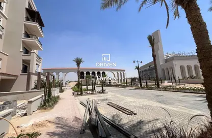 Townhouse - 3 Bedrooms - 4 Bathrooms for sale in Village West - Sheikh Zayed Compounds - Sheikh Zayed City - Giza