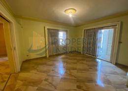 شقة - 3 غرف نوم - 2 حمامات for للبيع in شارع عبد المنعم رياض - المهندسين - الجيزة