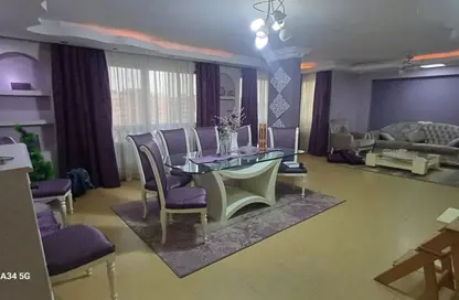 شقة - 3 غرف نوم - 2 حمامات للبيع في شارع 6 - الحي الرابع - مدينة 6 أكتوبر - الجيزة