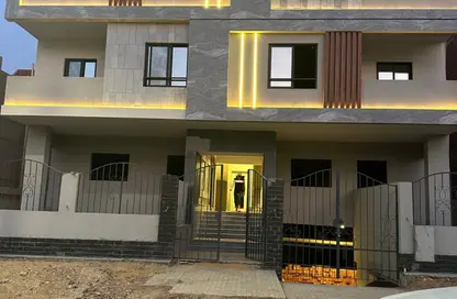 Apartment - 3 Bedrooms - 2 Bathrooms for sale in Area B - Ganoob El Acadimia - New Cairo City - Cairo