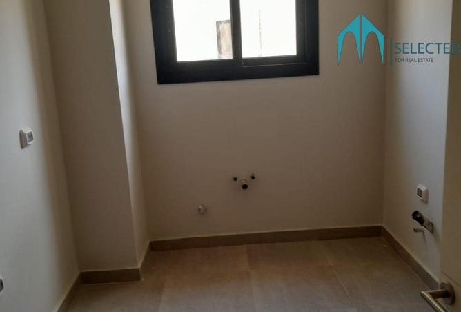 8232028 - Property Image 2