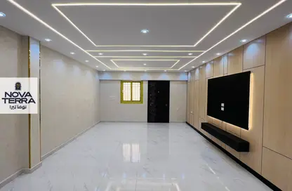 شقة - 3 غرف نوم - 2 حمامات للبيع في شارع المهندس احمد كمال حمدي - الحي السادس عشر - الشيخ زايد - الجيزة