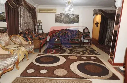 Apartment - 3 Bedrooms - 1 Bathroom for rent in Al Sheikh Ahmed Elsawy St. - 6th Zone - Nasr City - Cairo