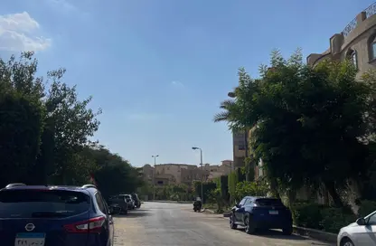 Apartment - 3 Bedrooms - 3 Bathrooms for sale in Ganoob El Acadimia - New Cairo City - Cairo