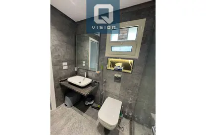 Apartment - 2 Bedrooms - 2 Bathrooms for sale in 50th Street - Zahraa El Maadi - Hay El Maadi - Cairo