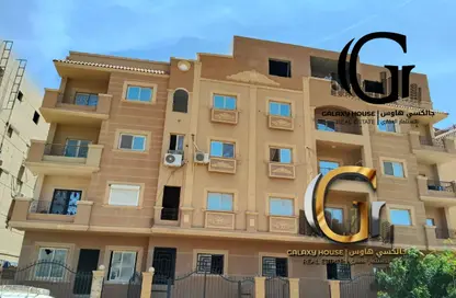 شقة - 3 غرف نوم - 3 حمامات للبيع في المجاورة الثانية - المنطقة الخامسة - مدينة الشروق - القاهرة