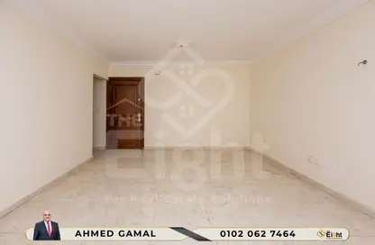 شقة - 3 غرف نوم - 2 حمامات للبيع في شارع مصطفى كامل - السيوف - حي اول المنتزة - الاسكندرية