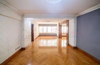 شقة - 3 غرف نوم - 2 حمامات للبيع في لوران - حي شرق - الاسكندرية