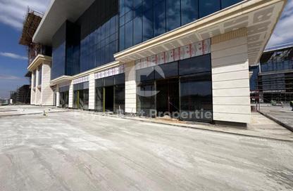 Shop - Studio - 4 Bathrooms for sale in Golden Gate - South Teseen St. - The 5th Settlement - New Cairo City - Cairo