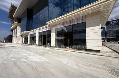 محل تجاري - استوديو - 4 حمامات للبيع في جولدن جيت - شارع التسعين الجنوبي - التجمع الخامس - مدينة القاهرة الجديدة - القاهرة