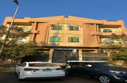 Roof - 3 Bedrooms - 2 Bathrooms for sale in Okba Ibn Nafaa St. - Al Narges 6 - Al Narges - New Cairo City - Cairo