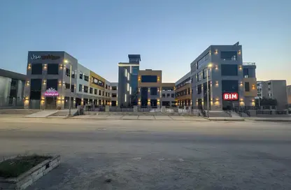 محل تجاري - استوديو - 1 حمام للبيع في ميركادو مول - الحي الثاني غرب - مدينة الشروق - القاهرة