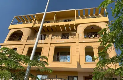 شقة - 3 غرف نوم - 2 حمامات للبيع في المستثمر الصغير - الحي العاشر - الشيخ زايد - الجيزة