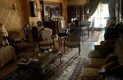 شقة - 3 غرف نوم - 3 حمامات للبيع في شارع نوال - العجوزة - الجيزة