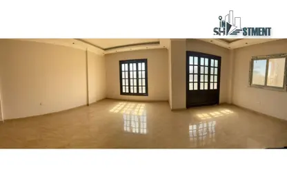 Apartment - 3 Bedrooms - 2 Bathrooms for sale in 3rd District East - Shorouk City - Cairo