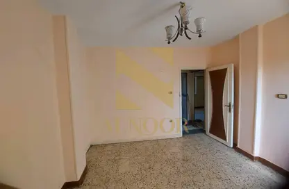 Apartment - 2 Bedrooms - 1 Bathroom for rent in Street 10 - 11th District - Sheikh Zayed City - Giza