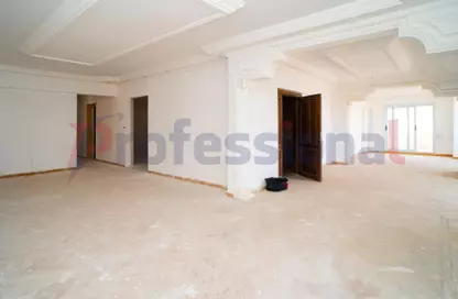Apartment - 3 Bedrooms - 2 Bathrooms for sale in Ibrahim Helmy St. - Roushdy - Hay Sharq - Alexandria