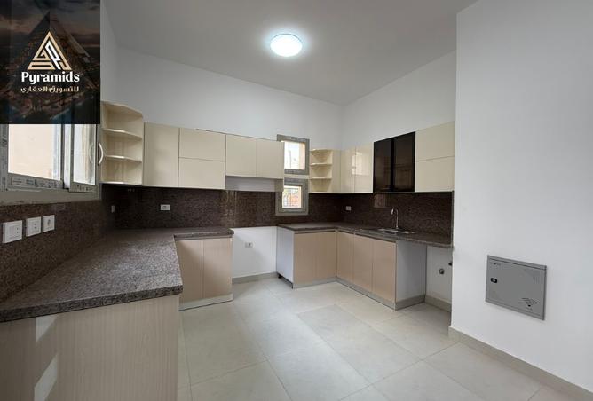 8211995 - Property Image 3