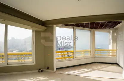 Apartment - 4 Bedrooms - 4 Bathrooms for sale in Abou Quer Road - Zezenia - Hay Sharq - Alexandria