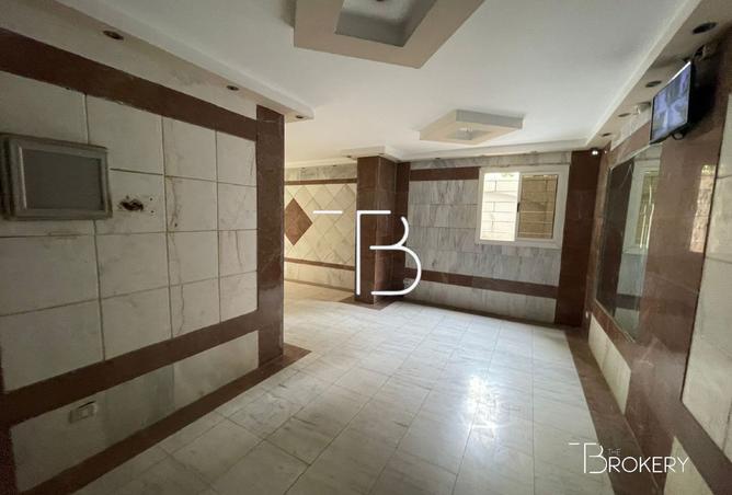 8243412 - Property Image 2