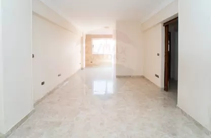 Apartment - 3 Bedrooms - 1 Bathroom for rent in Tout Ankh Amoun St. - Smouha - Hay Sharq - Alexandria