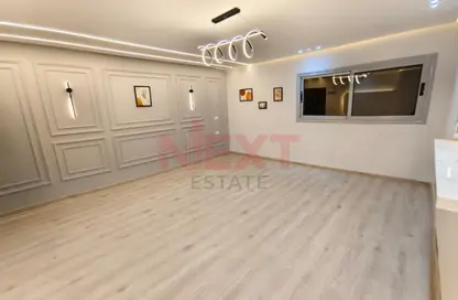 Apartment - 3 Bedrooms - 2 Bathrooms for sale in Gamal Abdel Nasser Road - Sidi Beshr - Hay Awal El Montazah - Alexandria