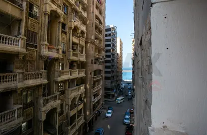 Apartment - 3 Bedrooms - 2 Bathrooms for sale in Khaled Ibn Alwaleed St. - Sidi Beshr - Hay Awal El Montazah - Alexandria