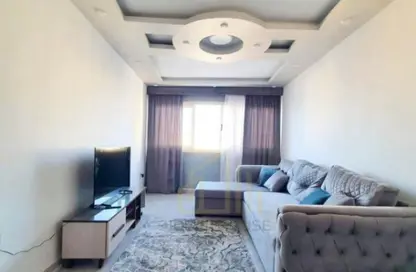 شقة - 3 غرف نوم - 2 حمامات للايجار في الشاطبي - حي وسط - الاسكندرية