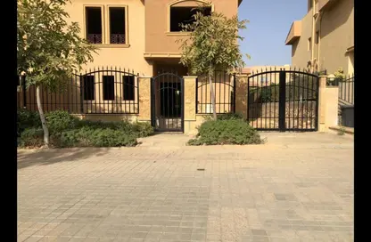 Villa - 5 Bedrooms - 5 Bathrooms for sale in Moon Valley 2 - Ext North Inves Area - New Cairo City - Cairo