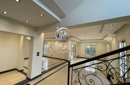 Villa - 3 Bedrooms - 4 Bathrooms for sale in Royal City - Sheikh Zayed Compounds - Sheikh Zayed City - Giza