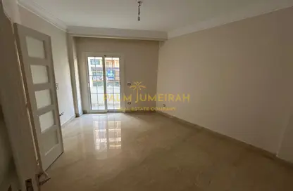 شقة - 3 غرف نوم - 2 حمامات للايجار في شارع رشدي - رشدي - حي شرق - الاسكندرية