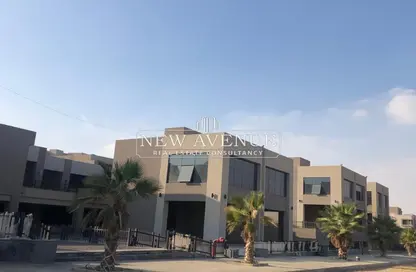 محل - استوديو - 1 حمام للبيع في كمبوند فيلدج جاردن القطامية - كمبوندات التجمع الخامس - التجمع الخامس - مدينة القاهرة الجديدة - القاهرة