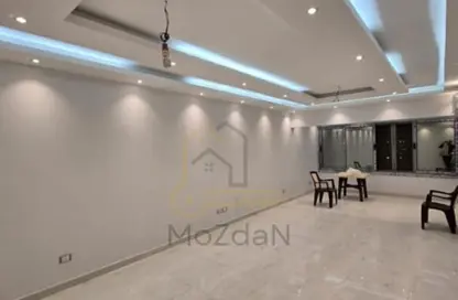 Apartment - 3 Bedrooms - 3 Bathrooms for sale in Eighth Sector - Zahraa El Maadi - Hay El Maadi - Cairo